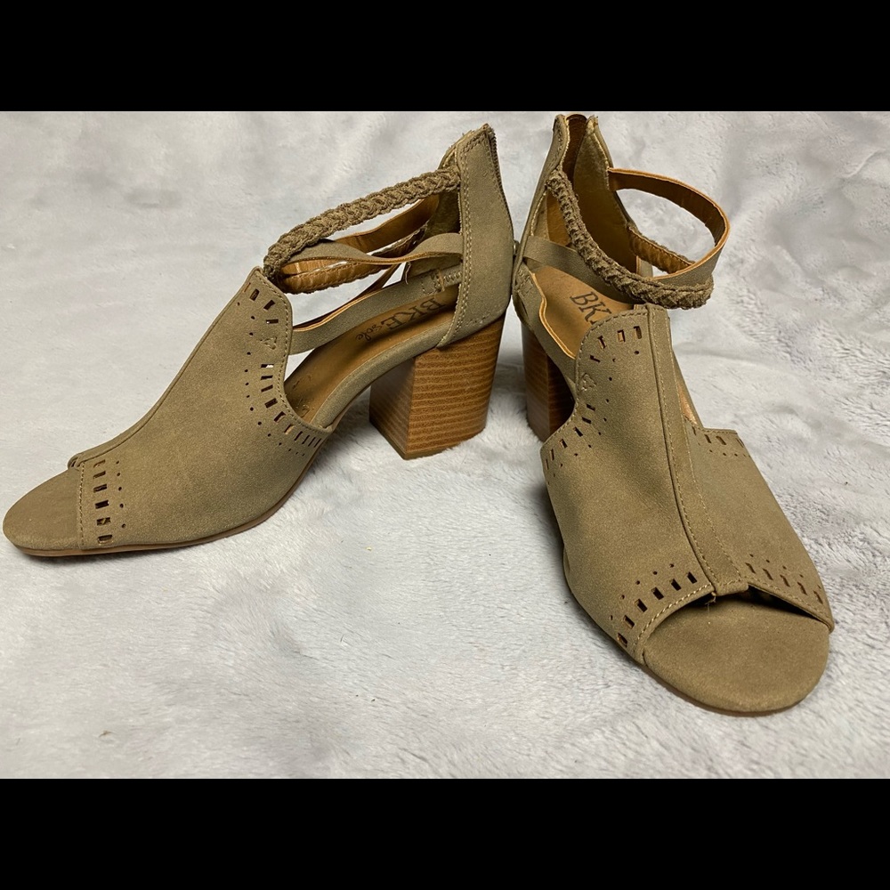 BKE sole Open-Toed Strappy Suede Sandals